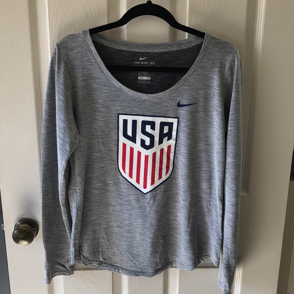 Nike Dri fit scoop neck long sleeved t-shirt size M